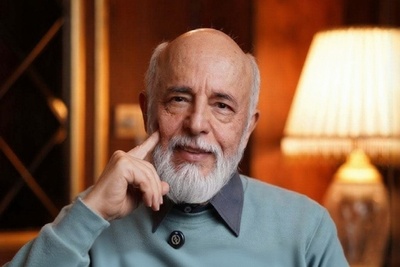 (ویدیو) دکتر علیرضا آزمندیان متخصص روانشناسی: با گدای چشم و دل سیر بگرد ولی با پولدار گدا صفت نه...