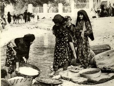 قاب تاریخ امروز / سفر به دوران ناصرالدین شاه از  خیابان‌های تهران تا استایل مردان قاجاری در باغشاه + عکس