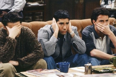 ویدیو| طنز دانشجویی روز؛ وقتی دانشجوها برای تبریک قبولی دوستشون همه چیزو خراب می‌کنن/ بدبخت آبرو نذاشتن براش!😂