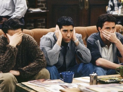 ویدیو| طنز دانشجویی روز؛ وقتی دانشجوها برای تبریک قبولی دوستشون همه چیزو خراب می‌کنن/ بدبخت آبرو نذاشتن براش!😂