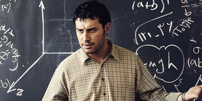 (ویدیو) موقعیت: وقتی ناظم میگفت این زنگ معلم ها جلسه دارن/ معلم کیا مثل جواد عزتی عصبی بود؟😂