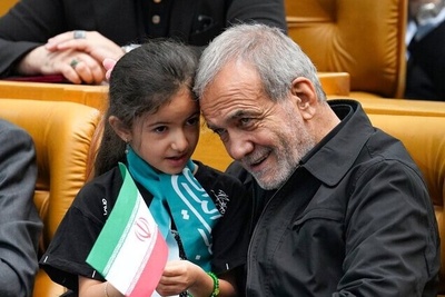 ویدیو| واکنش دیدنی دکتر پزشکیان به سخنرانی استثنایی دانش‌آموز خراسانی/ ویدیو در شبکه‌های اجتماعی جنجالی شد!