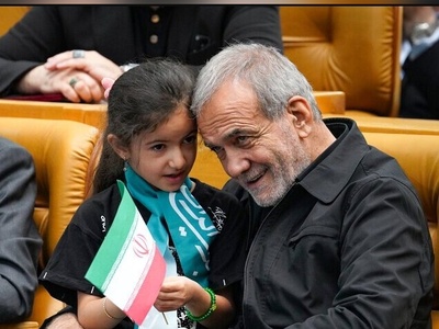 ویدیو| واکنش دیدنی دکتر پزشکیان به سخنرانی استثنایی دانش‌آموز خراسانی/ ویدیو در شبکه‌های اجتماعی جنجالی شد!