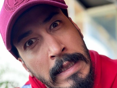 (ویدئو) مهران مدیری غش کرد از این خاطره! /عاشق شدن بهرام افشاری در دبیرستان به کجا ختم شد؟