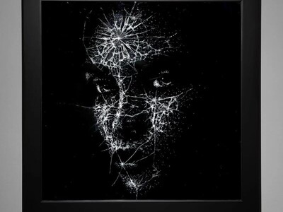 ویدیو / شکستن مرزهای هنر با هر ضربه؛ خلاقیت بی‌نظیر و ظریف یک هنرمند روی شیشه و طراحی پرتره‌های جذاب