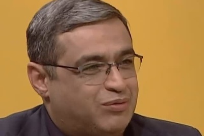 دکتر عزیزی: بچه‌های دهه 2000 چون می‌فهمند درس نمی‌خوانند! + فیلم