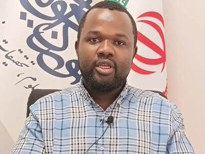 (ویدئو) محمد نورالدین نیجریه‌ای دانشجوی بین‌المللی دانشگاه تهران از نمایشگاه کتاب چه می‌گوید؟
