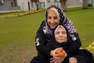 اشک های سیل آسای مرجانه گلچین از فقدان مادرش سرازیر شد: آخرین باری که مادرم را بغل کردم روز مرگش بود! حواستون به من باشه من تنها و بی کسم!