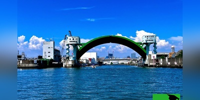 (فیلم) معماری عجیب؛ پل عظیم‌الجثه‌ای در چین که همزمان مقابل سونامی می‌ایستد/ عظمت و شکوهی باور نکردنی