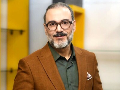 گزیده‌ای از برنامه «اکنون» با حضور علیرضا قربانی و شعرخوانی جذاب او / این چند بیت از شعر حافظ اندازه یه کتاب درس زندگی داره!