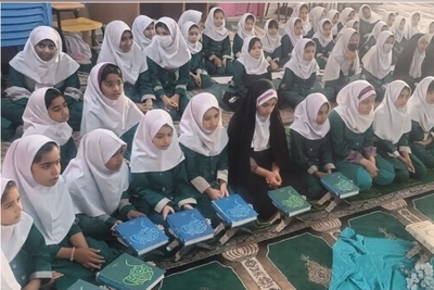 (عکس) وقتی شهر ایستاد؛ روایت متفاوت یک کلاس درس در شلوغ‌ترین نقطه تبریز