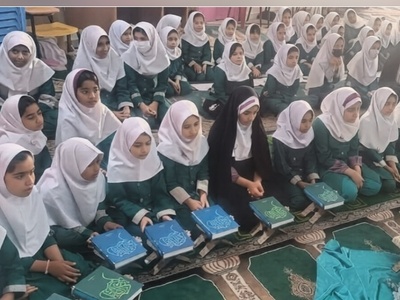 (عکس) وقتی شهر ایستاد؛ روایت متفاوت یک کلاس درس در شلوغ‌ترین نقطه تبریز