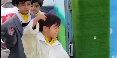 (ویدئو) وقتی کوچولوها ادای باباهاشون رو درمیارن؛ جشنی که دل همه رو برد!