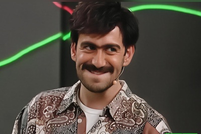 (ویدیو) حالا فهمیدم روش درس خوندن من مثل پسر مهران مدیریه/ اگه همینطوری ادامه بده قطعا استاد دانشگاه هاروارد میشه😂