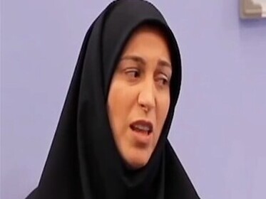 ویدیو/ بافتنی تخصصی «فلامک جنیدی»، سرپرستار بخش اورژانس بیمارستان درحاشیه با نخ بخیۀ جذبی/ قشنگ میری مهمونی خودش جذب بدنت میشه😂