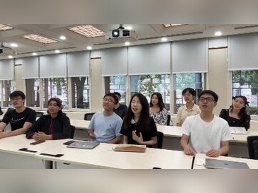 ویدیو/ تکرار سکانس احساسی "میم مثل مادر" این بار توسط دانشجویان چینی دانشگاه پکن/ بگذر زِ من ای آشنا چون از تو من دیگر گذشتم...