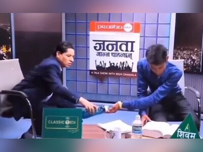 (ویدئو) عجیب‌ترین روش درس خواندن در جهان/ قیافه مجری رو ببین، وحشت کرده بیچاره