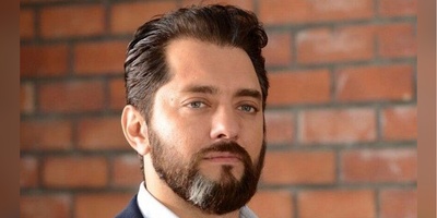 عکسی از بهرام رادان در دوران مدرسه با همکلاسی‌اش/  ولی معلومه از اونایی بوده که همیشه سربه‌سر معلم می‌ذاشت😂