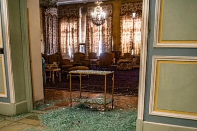 تصاویری از ریزش سقف و آینه‌کاری‌های کاخ سعدآباد در پی حملات دشمن آمریکایی_صهیونی