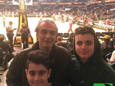 همایون ارشادی: نوه و بچه هام خارج از ایران زندگی می‌کنند و اینجا هیچکس رو ندارم اما من نرفتم چون...+فیلم