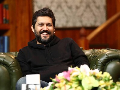 ویدیوی دیده نشده از حافظ خوانی فوق العاده دلنشین حامد بهداد؛ دلربایی همه آن نیست که عاشق بِکُشَند، خواجه آن است که باشد غَمِ خدمتکارش / باید عاشق باشی تا این چند بیت از حافظ رو درک کنی...