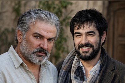 (عکس) نگاهی به عکس زیرخاکی شهاب حسینی و مهدی سلطانی در پشت‌صحنه تئاتر دانشجویی در دانشکده هنرهای زیبای تهران؛ رسماً تو نقش موندن 😂