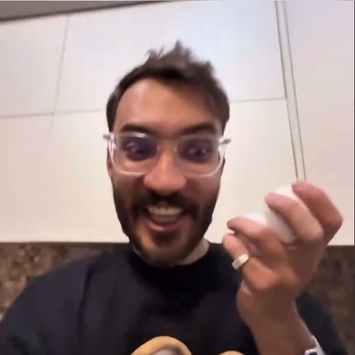 (ویدئو) طنز دانشجویی امروز: چگونه بدون دیدن رنگ واقعی دیوار، در خوابگاه زنده بمانیم؟ / فقط وعده‌های غذاییشون😂