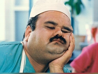 ویدئو| سکانسی دیدنی از نوستالژی فراموش نشدنی دهه هفتادی‌ «مدرسه پیرمردها»؛ فقط جیغای بنفش اکبرعبدی🤣