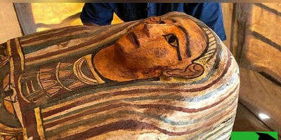 تماشای لحظه باز شدن مومیایی 2500 ساله؛ صحنه‌ای که همه را شوکه کرد + فیلم