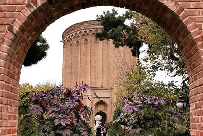 (ویدئو) راز ساعت آفتابی 900 ساله در برج طغرل ری؛ اختراعی از ایرانیان که هنوز زمان را بی‌خطا می‌گوید!