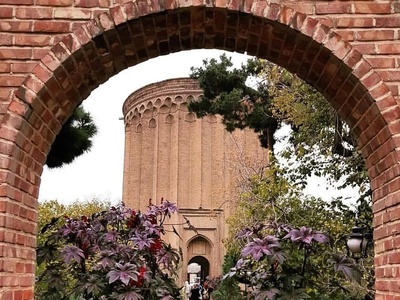 (ویدئو) راز ساعت آفتابی 900 ساله در برج طغرل ری؛ اختراعی از ایرانیان که هنوز زمان را بی‌خطا می‌گوید!