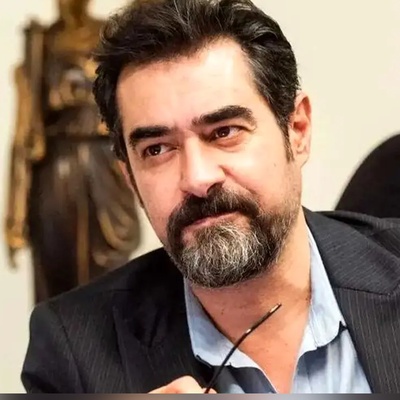 ویدیویی خنده دار از شهاب حسینی که ادای خانمهایی که تزریق ژل انجام داده‌اند رو درمیاره😂