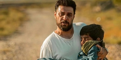 رونمایی از امکانات فنی گوشی تمام طلای جواد عزتی که معادل 80 عدد آیفون 17 است! آرزوی جوان ایرانی در دست آقای بازیگر