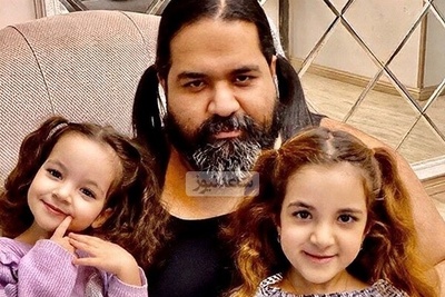 (عکس) تیپ مدرسه‌ای تیارا و ویانا در اولین روز مهر | تغییر استایل دختران رضا صادقی که همه را شگفت‌زده کرد!