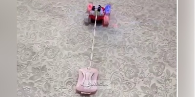 ابتکار مرد ایرانیِ بی‌پول برای نخریدن جاروی رباتیک به عنوان کادوی روز زن همسرش؛ وصل کردن نپتون دستی به ماشین کنترلی پسرش و بقیه ماجرا+ویدیو/ خدا به دادش برسه😂