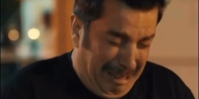 (ویدئو) عباس جمشیدی‌فر سر مزار بایزید بسطامی چه گفت که همه خندیدند و او گریه کرد