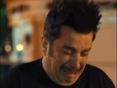 (ویدئو) عباس جمشیدی‌فر سر مزار بایزید بسطامی چه گفت که همه خندیدند و او گریه کرد