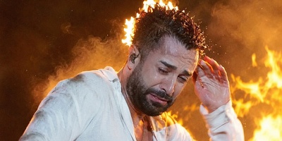 کنسرتی که به صحنه وحشت تبدیل شد؛ آتش گرفتن خواننده ترک وسط اجرا + فیلم