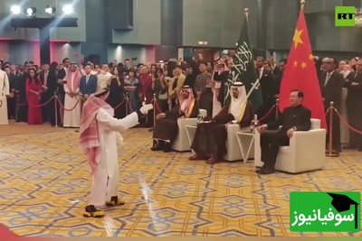 ببینید| یک سورپرایز تکنولوژیک: رقص عربی ربات‌های چینی با چفیه و دشداشه در مقابل شهردار عربستان!