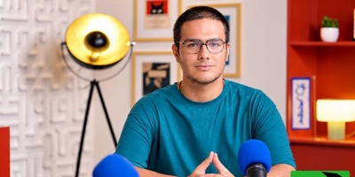 از میز مطالعه تا کف خیابان؛ عکسی از رتبه یک کنکور امسال که باید صد بار دید!