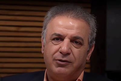 (ویدئو) روایت شنیدنی رشید کاکاوند از حکایت «طوطی و زاغ» حافظ؛ شعری درباره عزت نفس و ارزش واقعی انسان