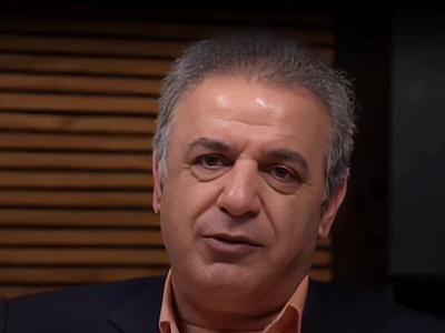 (ویدئو) روایت شنیدنی رشید کاکاوند از حکایت «طوطی و زاغ» حافظ؛ شعری درباره عزت نفس و ارزش واقعی انسان