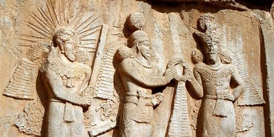 (ویدیو) نقاشی‌های کوه خواجه; موزه‌ای سنگی با دیوارهایی آراسته به تاریخ/ بازمانده‌ای از شکوه هنر اشکانی