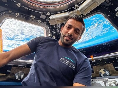 (ویدئو) اتفاقی جالب در فضا/ تبریک عید قربان با لباس عربی از ایستگاه فضایی!