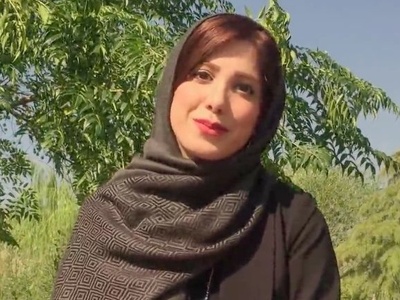 (ویدیو) شعرخوانی زیبای باران نیکراه از ساناز رئوف: خود را بفروشی به کسانی به چه قیمت؟/ از خانِ فلک خوردنِ نانی به چه قیمت؟...