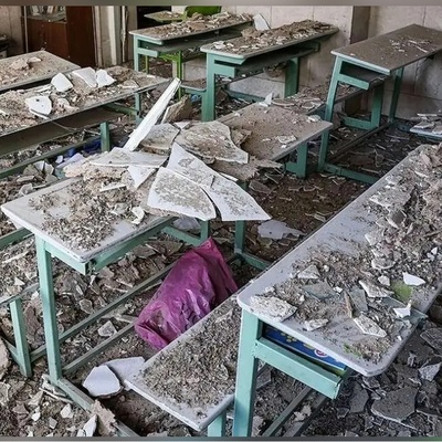 تصویری که قلب‌ها را لرزاند؛ نقاشی سالم مانده زیر آوار مدرسه میناب