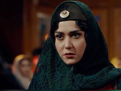 (ویدیو) دکلمه خوانی فوق العاده احساسی پریناز ایزدیار؛ تلفیقی از هنر و عاطفه / می‌روم خسته و افسرده و زار سوی منزلگه ویرانه خویش...