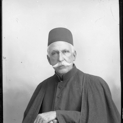 نگاهی به شاهکار پدرنقاشی ایران، «کمال‌المک» از پرتره «ناصرالدین‌شاه» با کلاه مشکی "جواهرنشان "وپردار در 30 سالگی استاد با تکنیک رنگ روغن