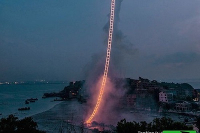 معجزه خلاقیت یک هنرمند چینی برای اختراع «نردبان آتشین» زمین و آسمان را به هم دوخت! شبی که آسمان آتش گرفت+فیلم