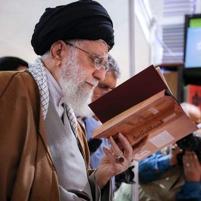 (ویدئو) پشت پرده روش خاص رهبر شهید انقلاب برای شناخت غرب؛ از خواندن رمان‌های روسی تا دیدن 3باره‌ی سریال مشهور هالیوود